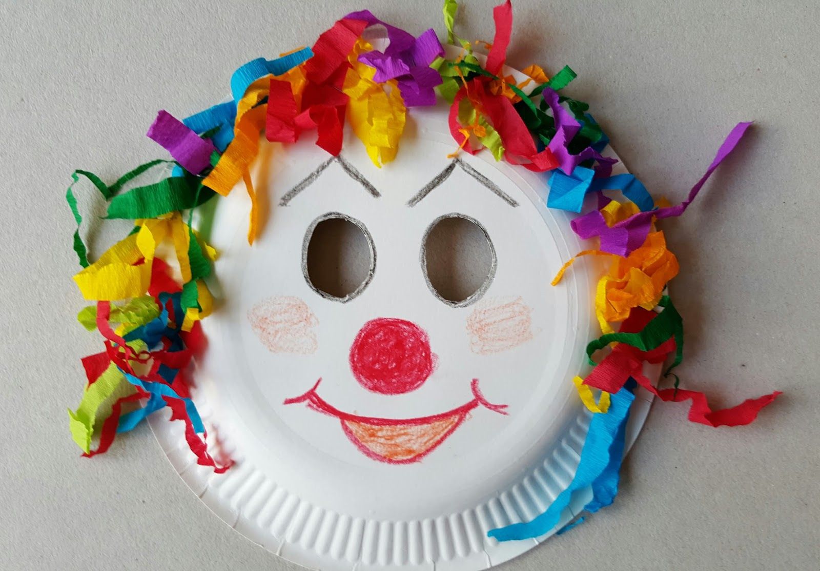 Lavoretti di Carnevale per bambini da fare a scuola o a casa