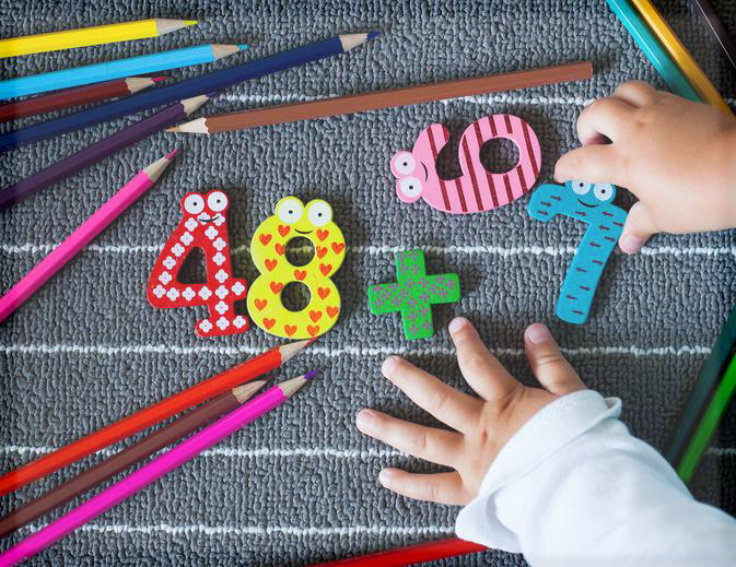 Imparare la Matematica giocando:  Meglio della lettura delle favole per migliore il linguaggio dei Bambini.